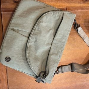 Lululemon sage green festival bag 2.5L